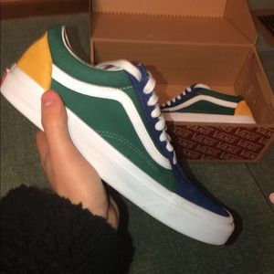 Yacht Club Vans